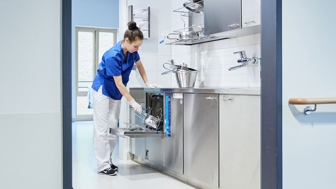 Meiko Cleaning in the Tropical Clinic Tuebingen
