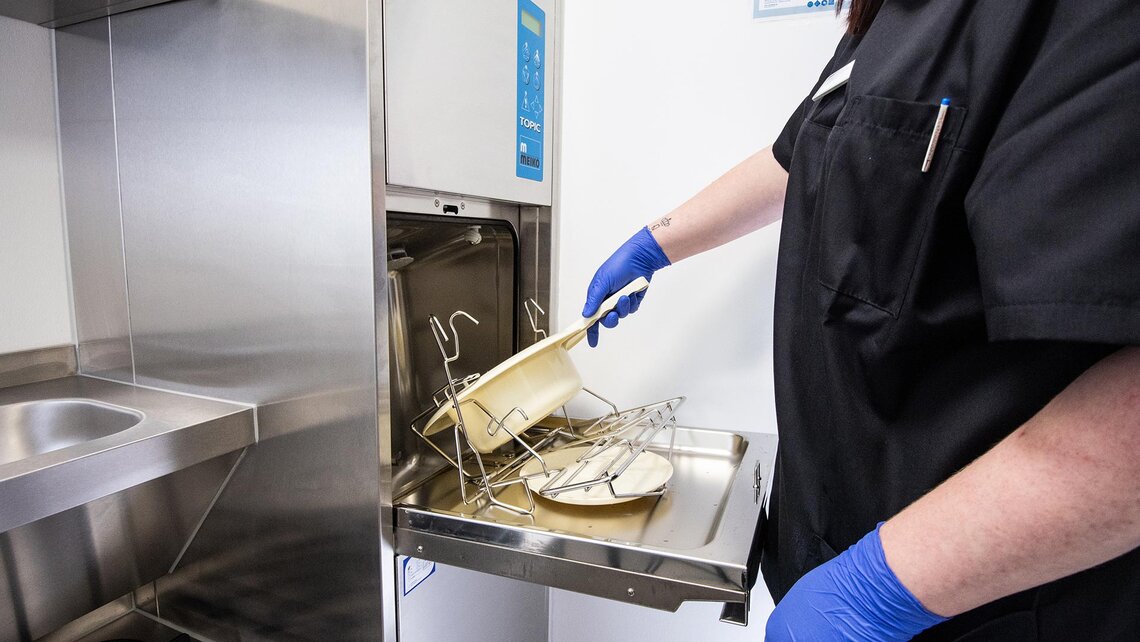 Steckbeckenspüler im Pflegeheim