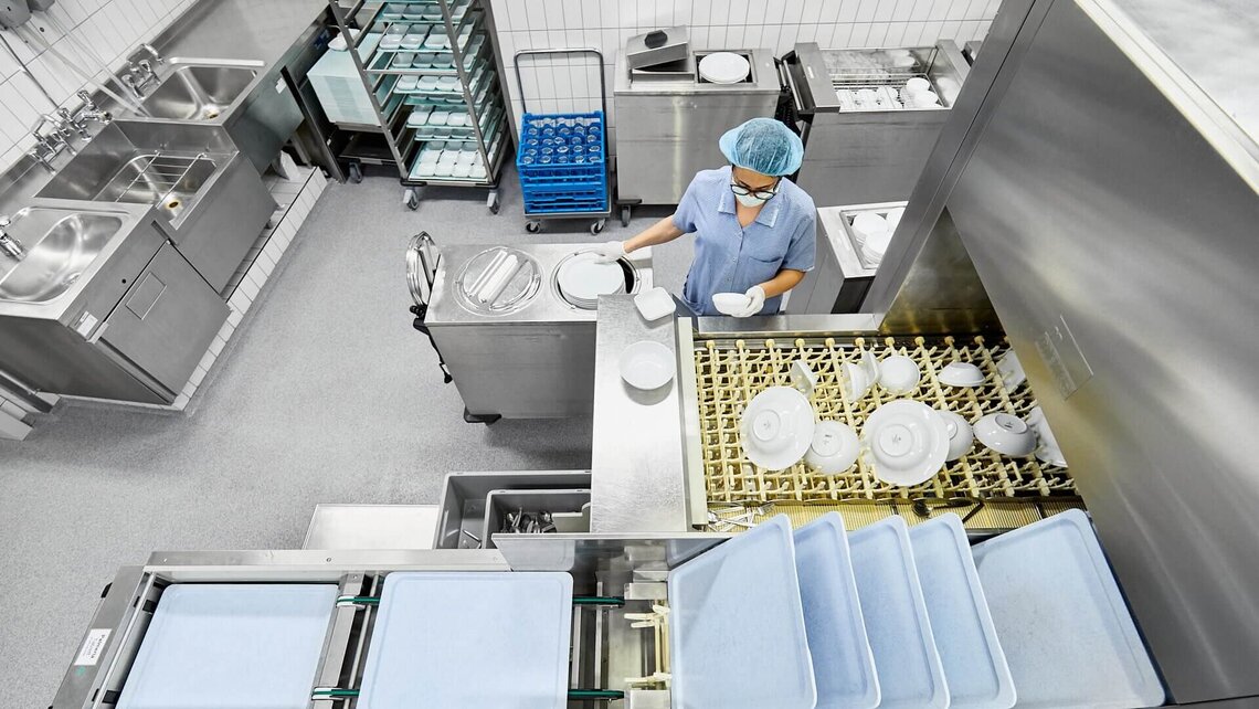 The M-iQ BlueFire from above a flight type dishwashing machine with separate lanes for trays, dishes and cutlery