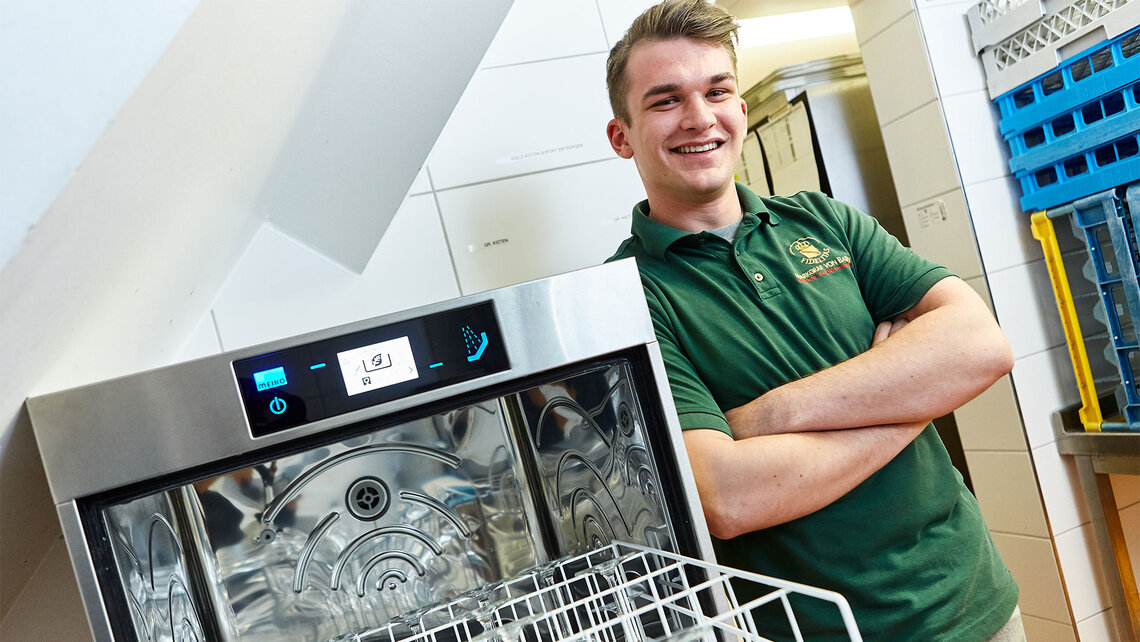 Spülmaschine M-iClean U in der Küche der Weinstube im Schloss Staufenberg