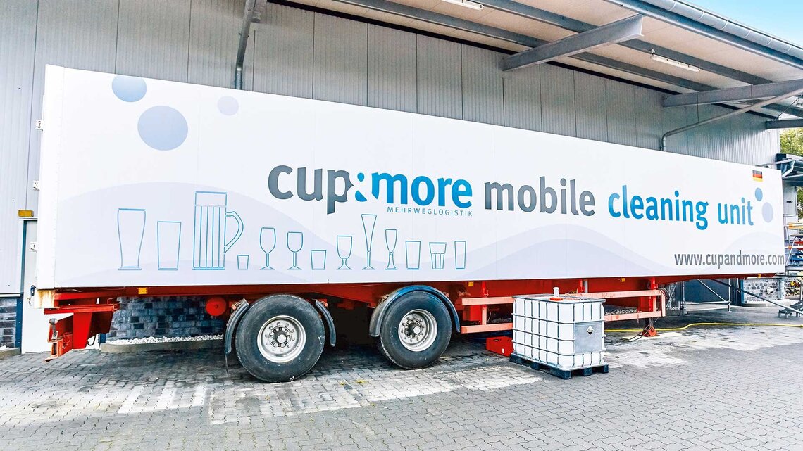 LKW mit Bandtransportspülmaschine M-iQ