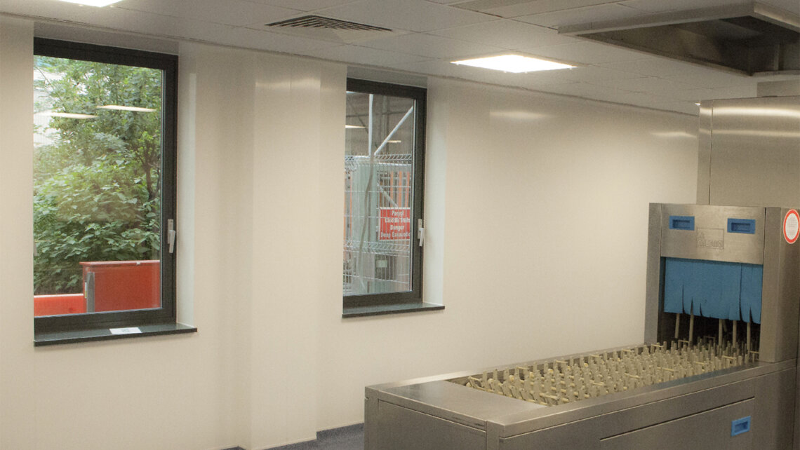 Glan Clwyd 医院新洗碗间 Lösungen von MEIKO im Glan Glwyd Krankenhaus Wales