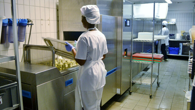 Kreative food service scullery