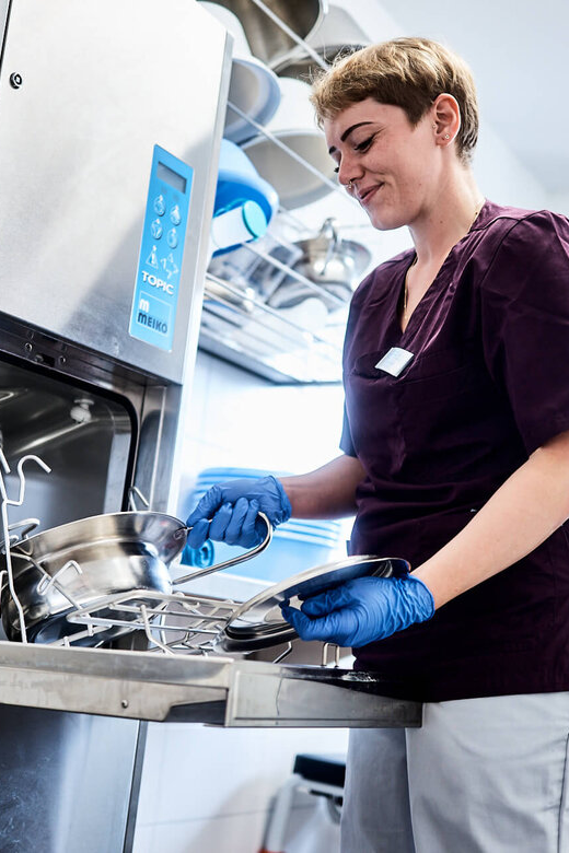 医院、治疗和康复中心以及养老院，疗养院