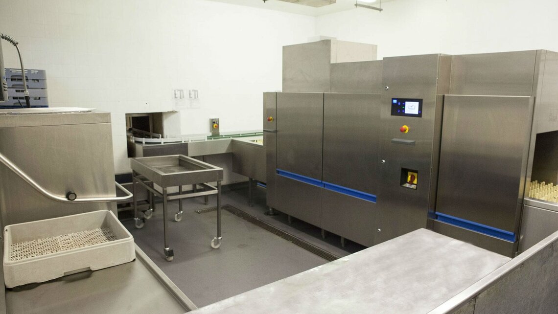 kitchen with M-iQ flight dishwasher