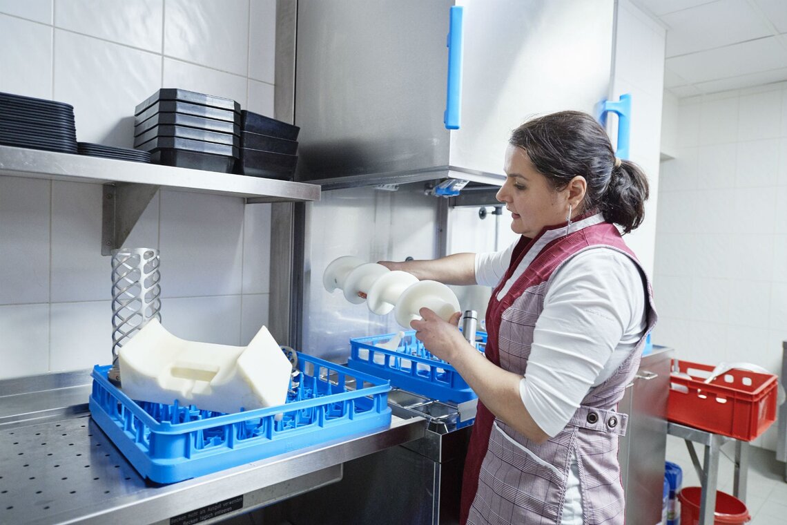 在线肉联厂使用洗碗机 M-iClean H