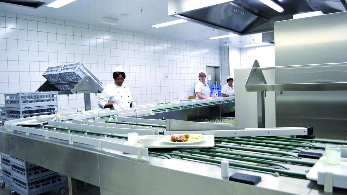 Dishwashing solution with conveyor technology scullery with dishwashing solution and conveyor technology