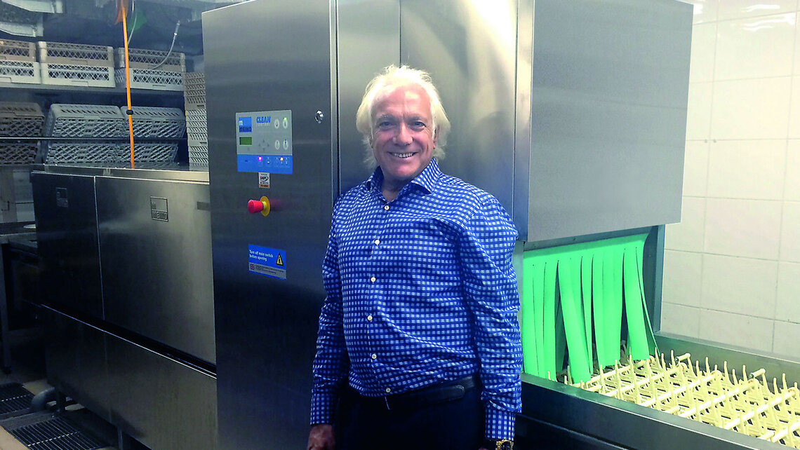 Energy saving flight type dishwasher