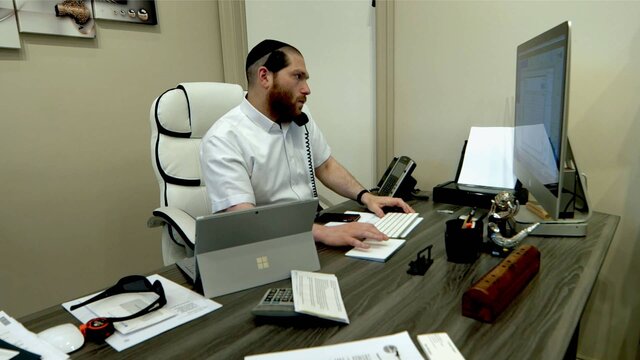 Time-saving by the dishwasher.