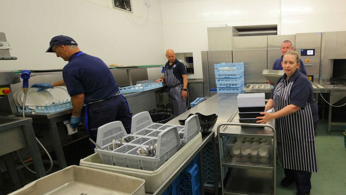 M-iQ rack transport dishwashing machine