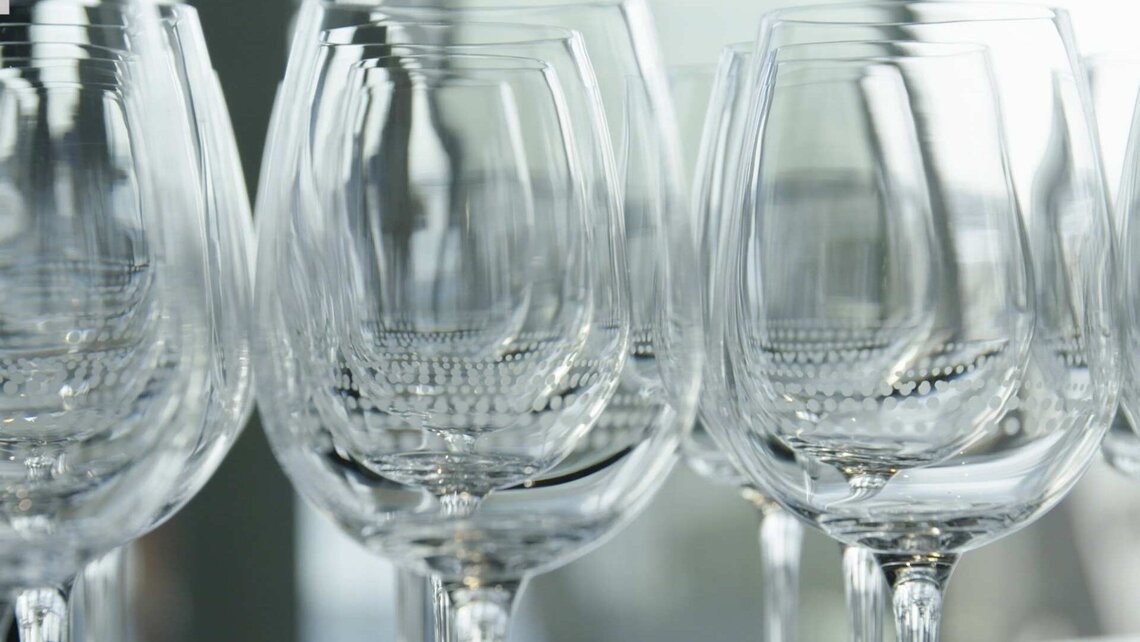 Sparkling and odourless glasses thanks to the M-iClean U dishwashing machine