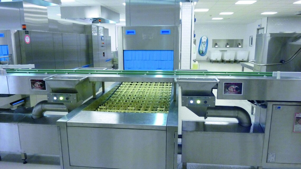 Flight type dishwasher flight type dishwasher M-iQ