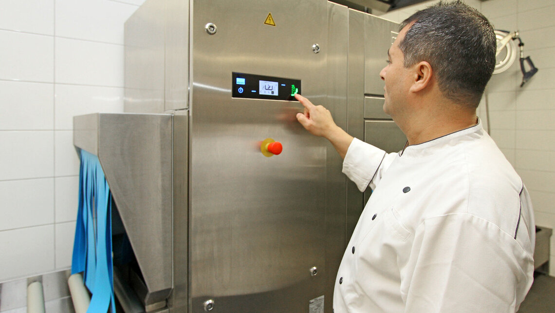 UPster rack type dishwashing machine